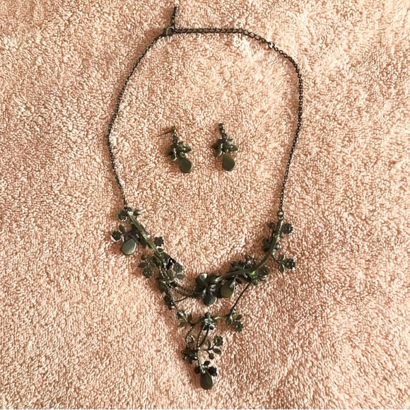 Vintage Jewelry Set Hand Crafted Floral Fashion Jewelry Earrings and Necklace - Picture 3 of 4